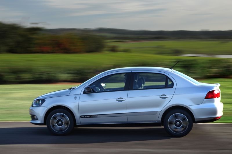 Imagem 2 Volkswagen Voyage 1.6 VHT Seleção (Flex) 2014
