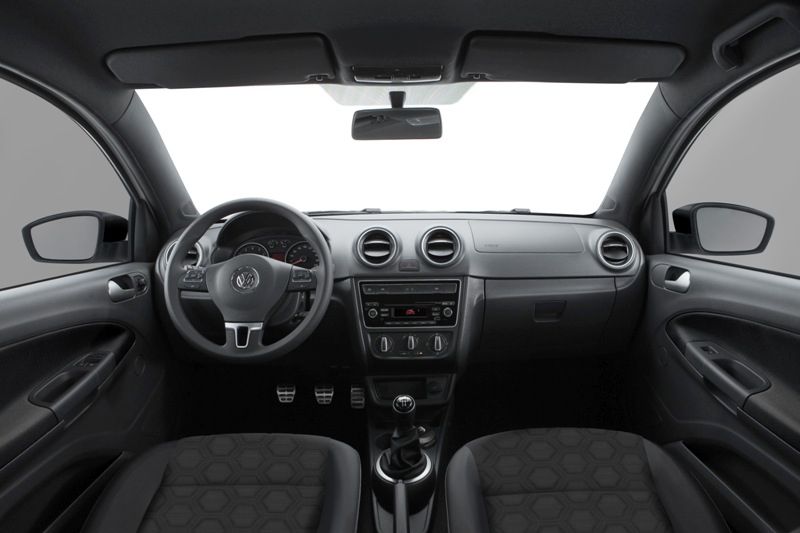 Imagem 4 Volkswagen Voyage 1.6 VHT Seleção (Flex) 2014
