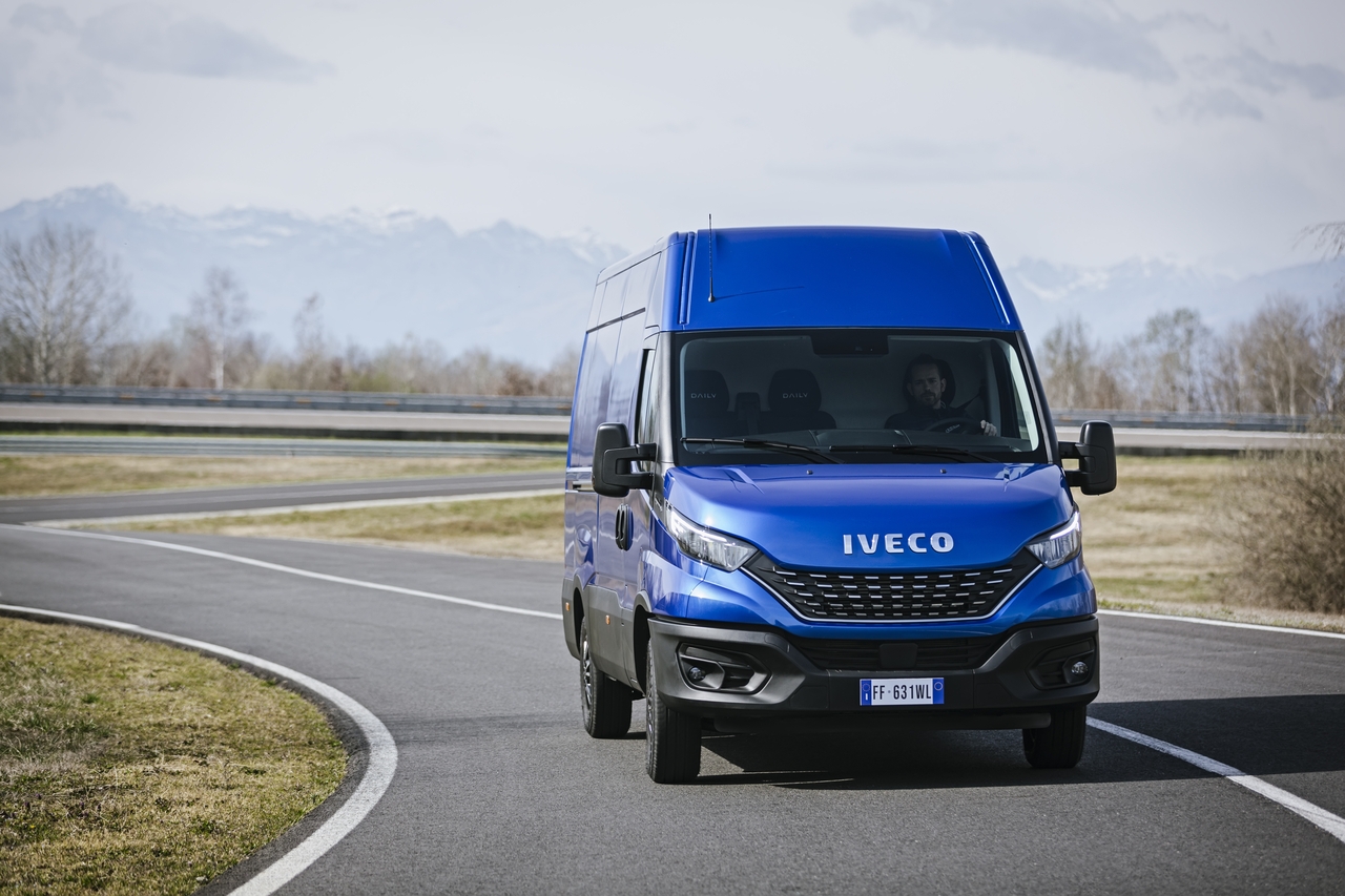 Imagem 2 Iveco Daily Vetrato 3.0 45-160 Vetrato H2 - 3520L 2025