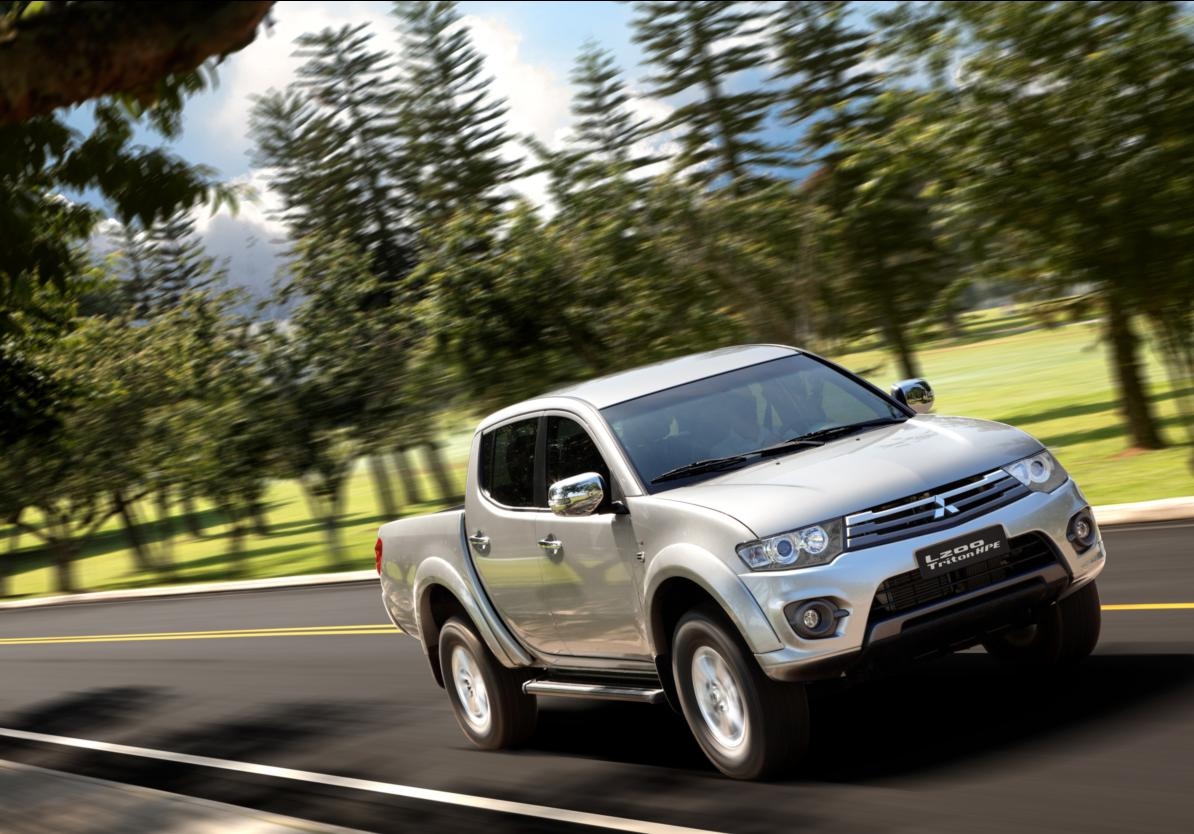 Imagem 3 Mitsubishi L200 Triton 3.5 V6 HPE 4WD (Flex) (Aut) 2014
