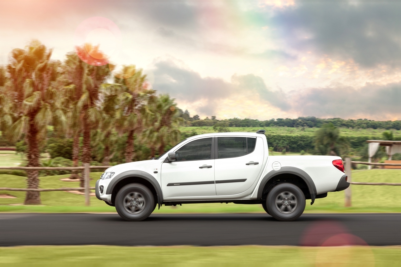 Imagem 2 Mitsubishi L200 Triton Outdoor HLS 2.4 (Flex) 2017
