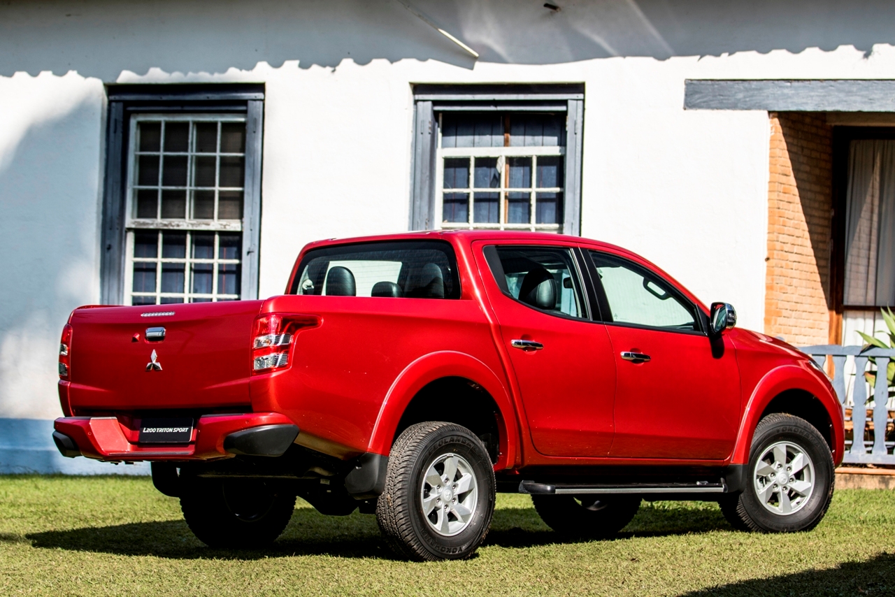 Imagem 3 Mitsubishi L200 Triton Sport 2.4 TD HPE Top 4WD (Aut) 2017