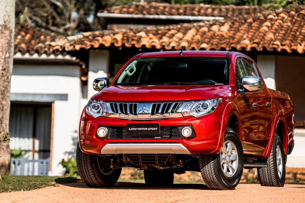Imagem 4 Mitsubishi L200 Triton Sport 2.4 TD HPE Top 4WD (Aut) 2017