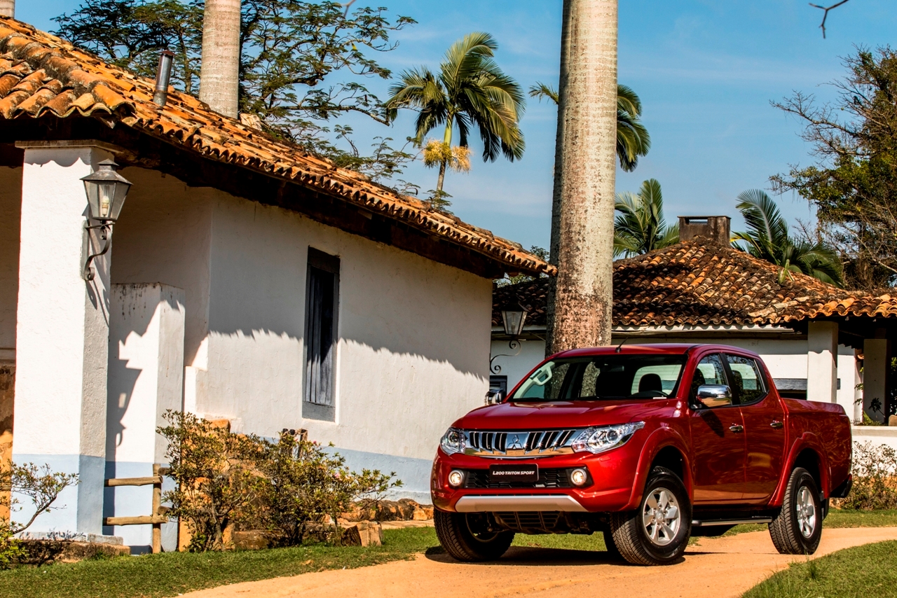 Imagem 5 Mitsubishi L200 Triton Sport 2.4 TD HPE Top 4WD (Aut) 2017
