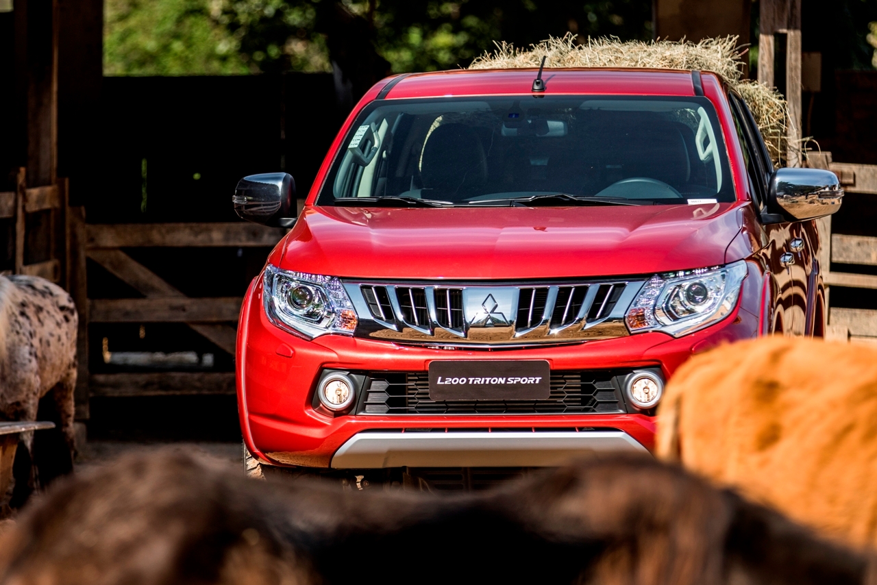 Imagem 9 Mitsubishi L200 Triton Sport 2.4 TD HPE Top 4WD (Aut) 2017