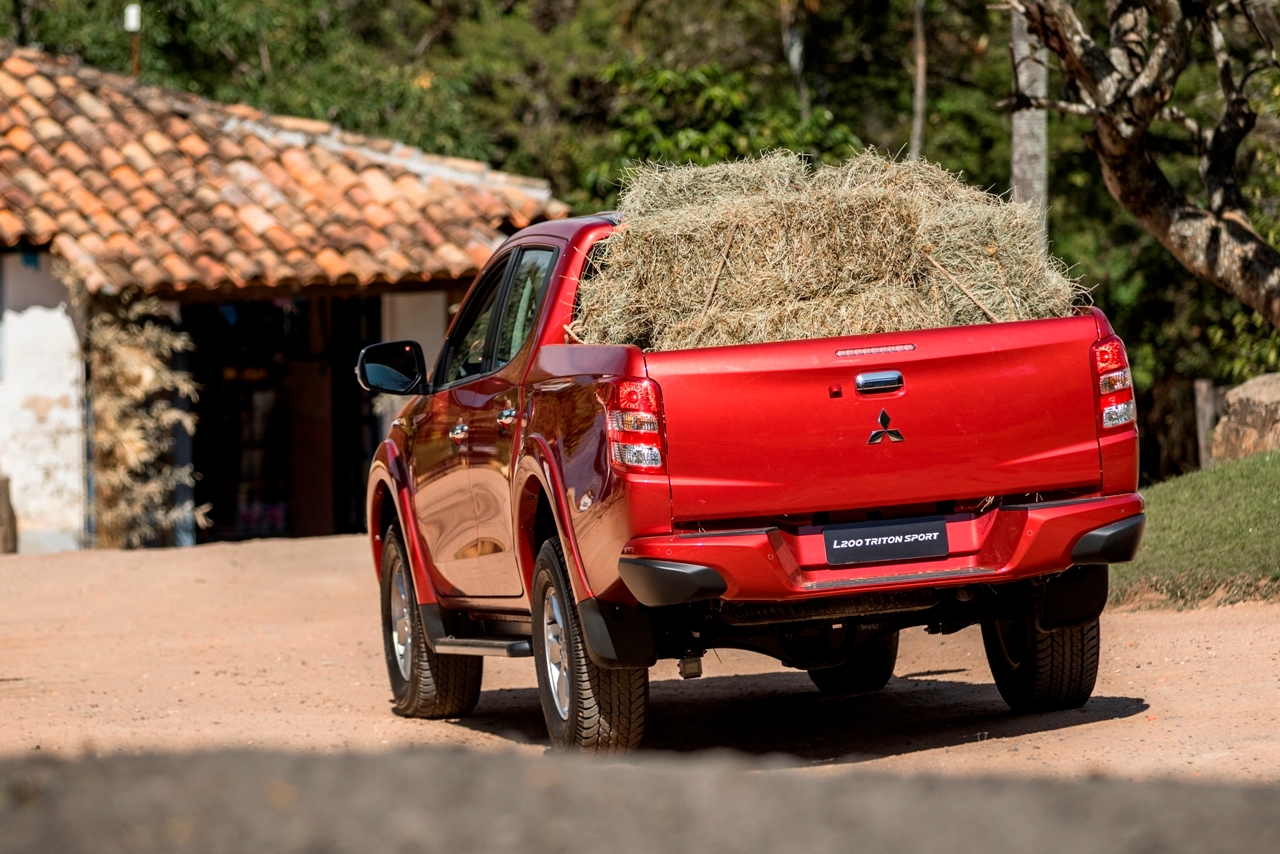 Imagem 10 Mitsubishi L200 Triton Sport 2.4 TD HPE Top 4WD (Aut) 2017