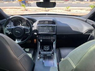 Foto 8 - Jaguar XE XE 2.0 R-Sport 250 automático