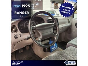 Foto 5 - Ford Ranger (Cabine Simples-Estendida) Ranger STX 4x2 4.0 V6 12V (Cab Simples) manual