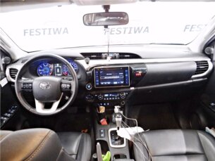 Foto 9 - Toyota Hilux Cabine Dupla Hilux 2.8 TDI SRX CD 4x4 (Aut) automático