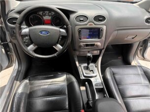 Foto 8 - Ford Focus Hatch Focus Hatch Ghia 2.0 16V (Flex) automático