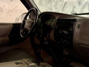 Foto 6 - Ford Ranger (Cabine Simples-Estendida) Ranger XLT 4x4 2.5 Turbo (Cab Simples) manual