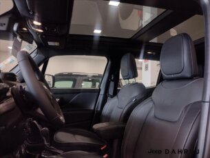 Foto 10 - Jeep Renegade Renegade 1.3 T270 Série S 4WD automático