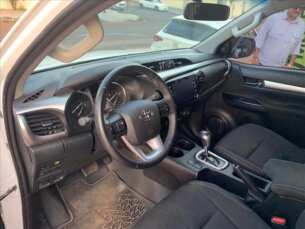 Foto 9 - Toyota Hilux Cabine Dupla Hilux CD 2.8 TDI SR 4WD (Aut) automático