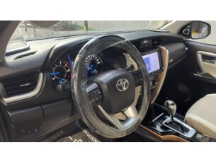 Foto 6 - Toyota Hilux Cabine Dupla Hilux 2.8 TDI CD GR-S 4x4 (Aut) automático