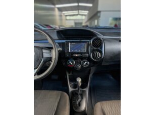 Foto 5 - Toyota Etios Hatch Etios X 1.3 (Flex) (Aut) manual