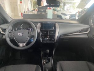 Foto 10 - Toyota Yaris Hatch Yaris 1.5 XS CVT automático