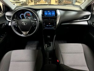 Foto 6 - Toyota Yaris Hatch Yaris 1.5 XL CVT automático