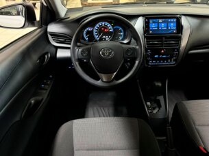 Foto 7 - Toyota Yaris Hatch Yaris 1.5 XL CVT automático