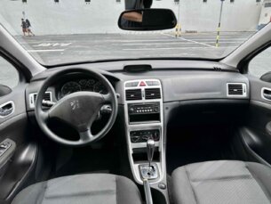 Foto 4 - Peugeot 307 307 Hatch. Presence Pack 2.0 16V (aut) (flex) automático