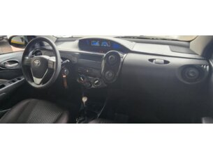 Foto 10 - Toyota Etios Hatch Etios X 1.3 (Flex) (Aut) automático