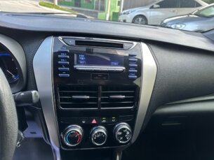 Foto 6 - Toyota Yaris Hatch Yaris 1.3 XL CVT (Flex) automático