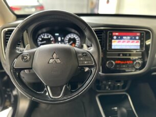 Foto 7 - Mitsubishi Outlander Outlander 3.0 V6 HPE-S 4WD 7L automático