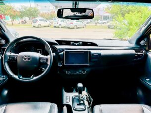 Foto 9 - Toyota Hilux Cabine Dupla Hilux 2.8 TDI CD SRX 50th 4x4 (Aut) automático