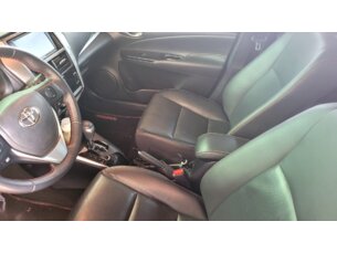 Foto 3 - Toyota Yaris Hatch Yaris 1.5 S CVT automático
