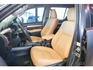 Foto 10 - Toyota Hilux Cabine Dupla Hilux 2.8 TDI CD SR 4x4 (Aut) automático