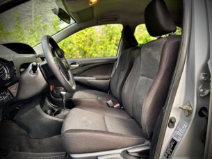Foto 10 - Toyota Etios Hatch Etios X 1.3 (Flex) automático