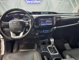 Foto 4 - Toyota Hilux Cabine Dupla Hilux 2.8 TDI CD SR 4x4 (Aut) automático