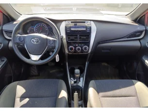 Foto 4 - Toyota Yaris Hatch Yaris 1.3 XL CVT automático