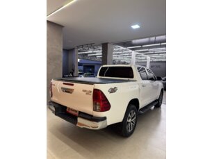 Foto 3 - Toyota Hilux Cabine Dupla Hilux 2.8 TDI SRX CD 4x4 (Aut) automático