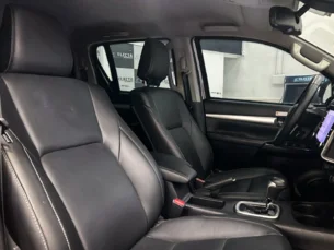 Foto 9 - Toyota Hilux Cabine Dupla Hilux CD 2.8 TDI GR-S 4WD (Aut) automático