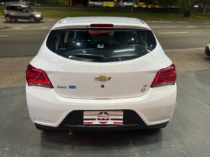 Foto 9 - Chevrolet Onix Onix 1.0 LT SPE/4 manual