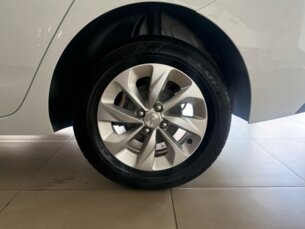 Foto 10 - Chevrolet Onix Onix 1.0 LT manual
