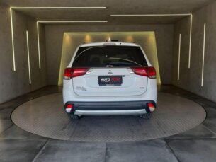 Foto 5 - Mitsubishi Outlander Outlander 2.2 DI-D Top 4WD automático