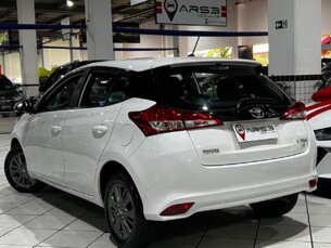 Foto 4 - Toyota Yaris Hatch Yaris 1.3 XL CVT automático