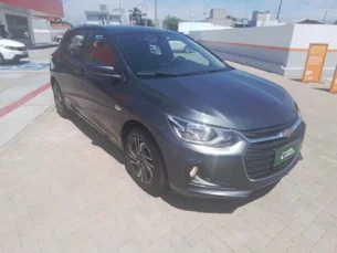 Foto 3 - Chevrolet Onix Onix 1.0 LT manual