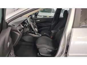Foto 8 - Chevrolet Onix Onix 1.0 LT (Flex) manual