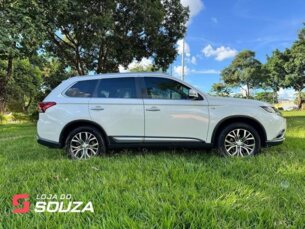 Foto 7 - Mitsubishi Outlander Outlander 3.0 V6 GT Mid 4WD automático