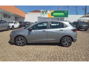 Foto 3 - Chevrolet Onix Onix 1.0 LT manual