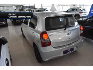 Foto 4 - Toyota Etios Hatch Etios X 1.3 (Flex) (Aut) automático
