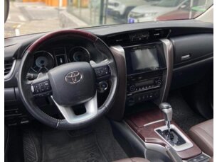 Foto 5 - Toyota Hilux Cabine Dupla Hilux 2.8 TDI SRX CD 4x4 (Aut) automático
