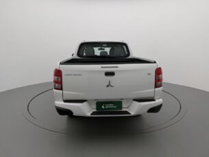 Foto 4 - Mitsubishi L200 Triton L200 Triton 2.4 D GL 4WD automático