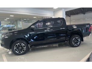 Foto 2 - Toyota Hilux Cabine Dupla Hilux CD 2.8 TDI SRX 4WD (Aut) automático