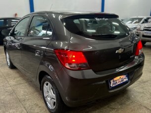 Foto 5 - Chevrolet Onix Onix 1.0 LS SPE/4 manual