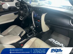 Foto 10 - Toyota SW4 SW4 2.8 TDI Diamond 7L 4WD automático