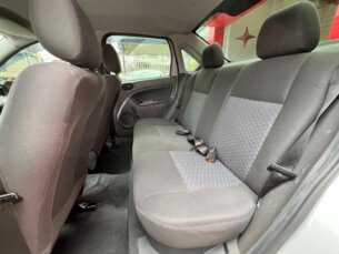 Foto 9 - Ford Fiesta Sedan Fiesta Sedan Personnalité 1.0 manual