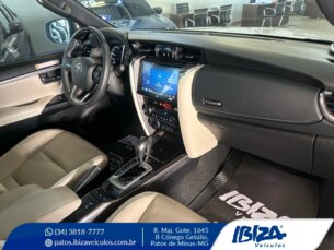 Foto 10 - Toyota SW4 SW4 2.8 TDI Diamond 7L 4WD automático